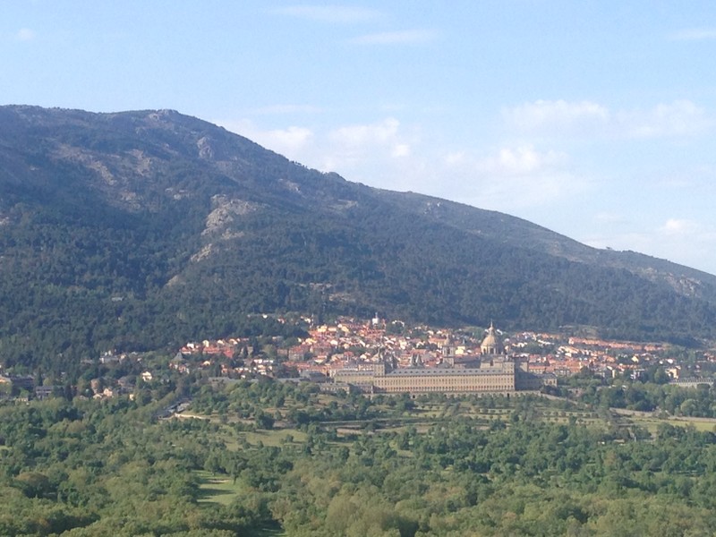 Из Мадрида - в монастырь Эскориал (на автобусе или арендованном транспорте)