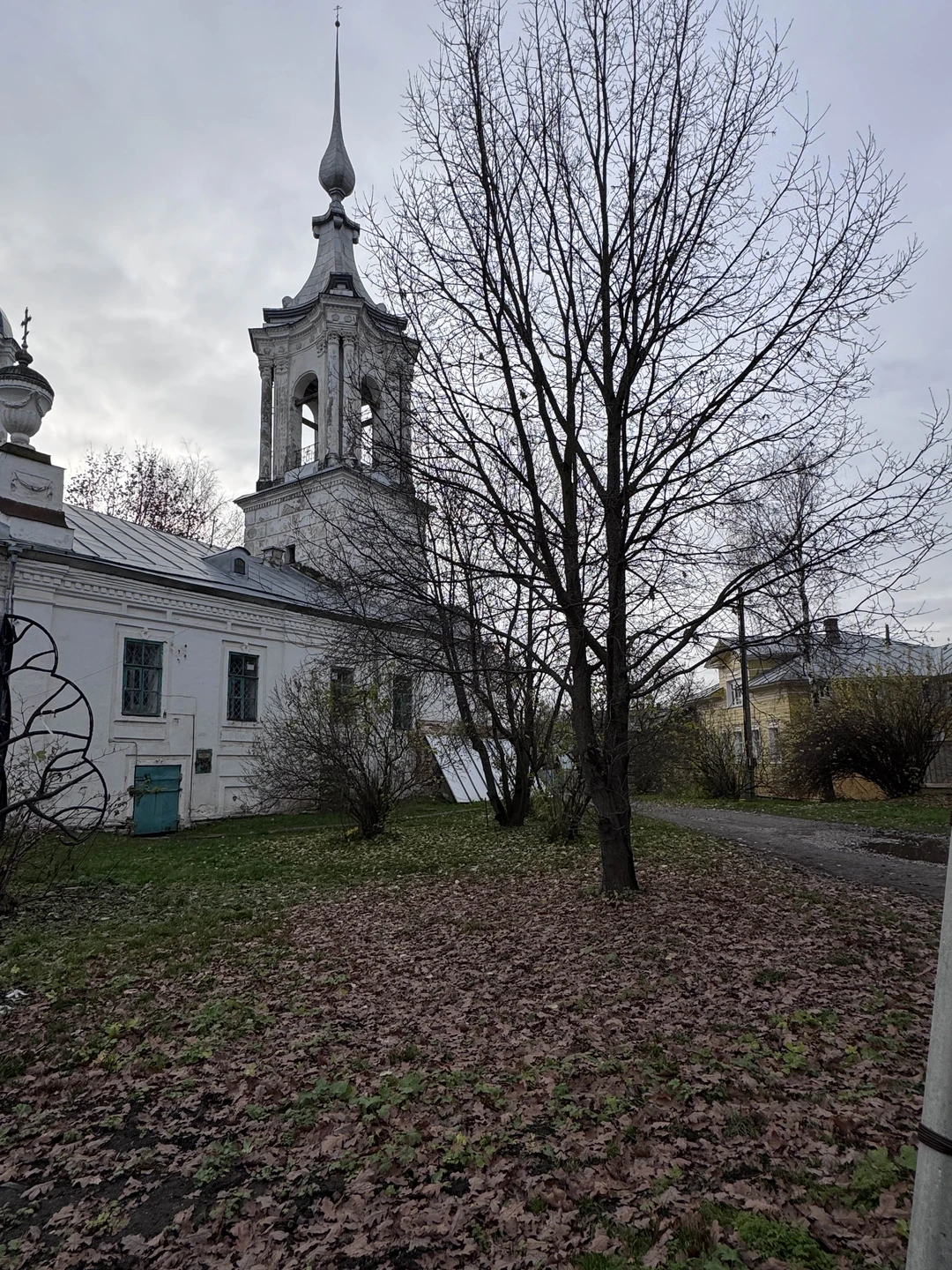 Очень понравилась экскурсия в сопровождении Алексея. Рассказывал интересно, с юмором, не скучно. Была возможность задать вопросы