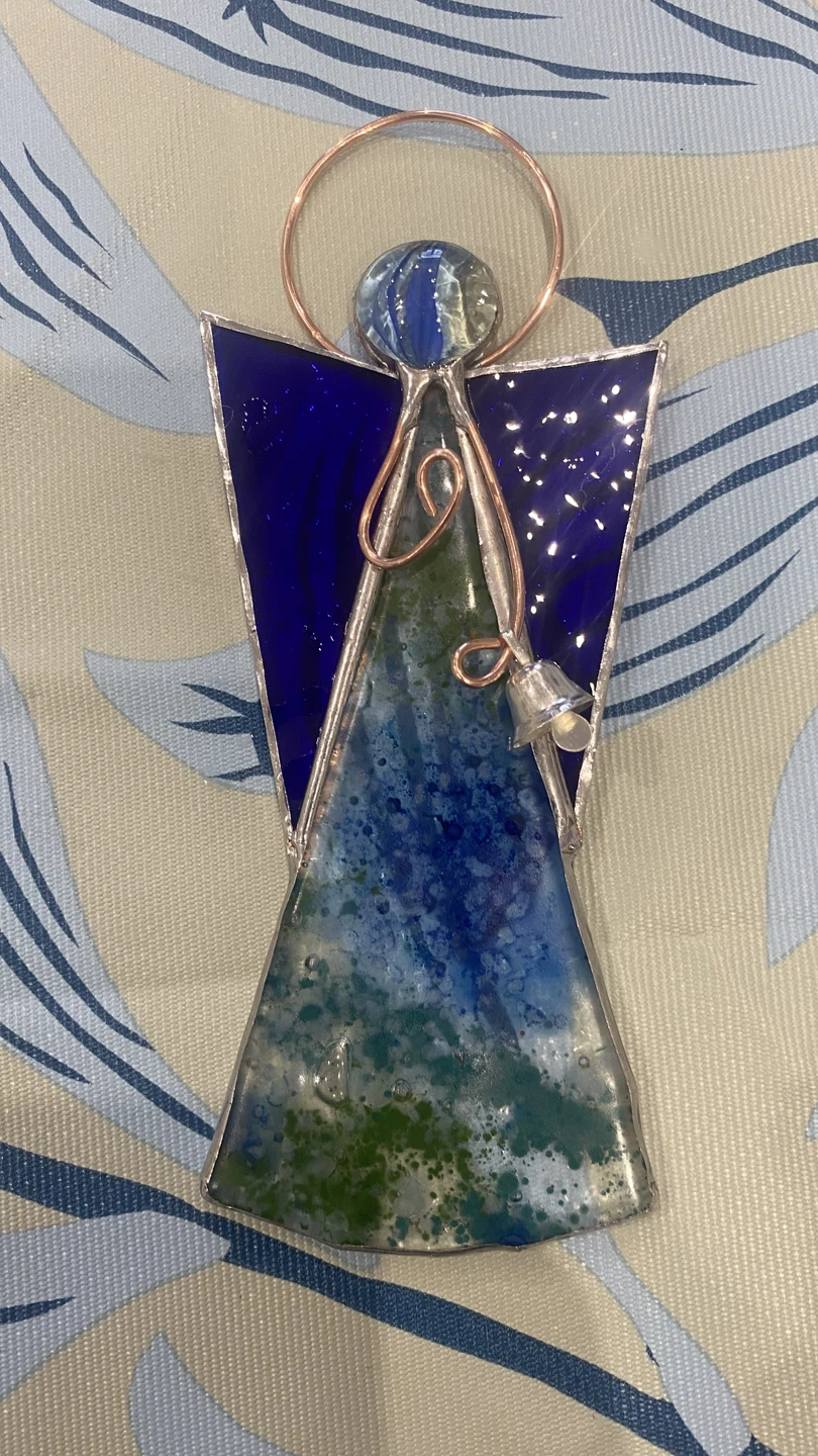 Была в мастерской на мастер-классе « Знакомство с Тиффани», где мы с мастером Анастасией сделали красивого