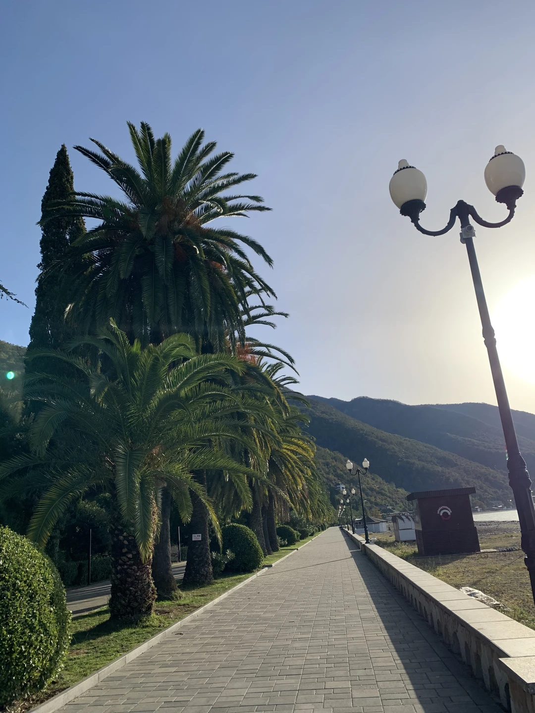 Адгур очень лёгкий в общении экскурсовод. Учитывал наши желания. Грамотный и интересный! Внимательный и учтивый! Это