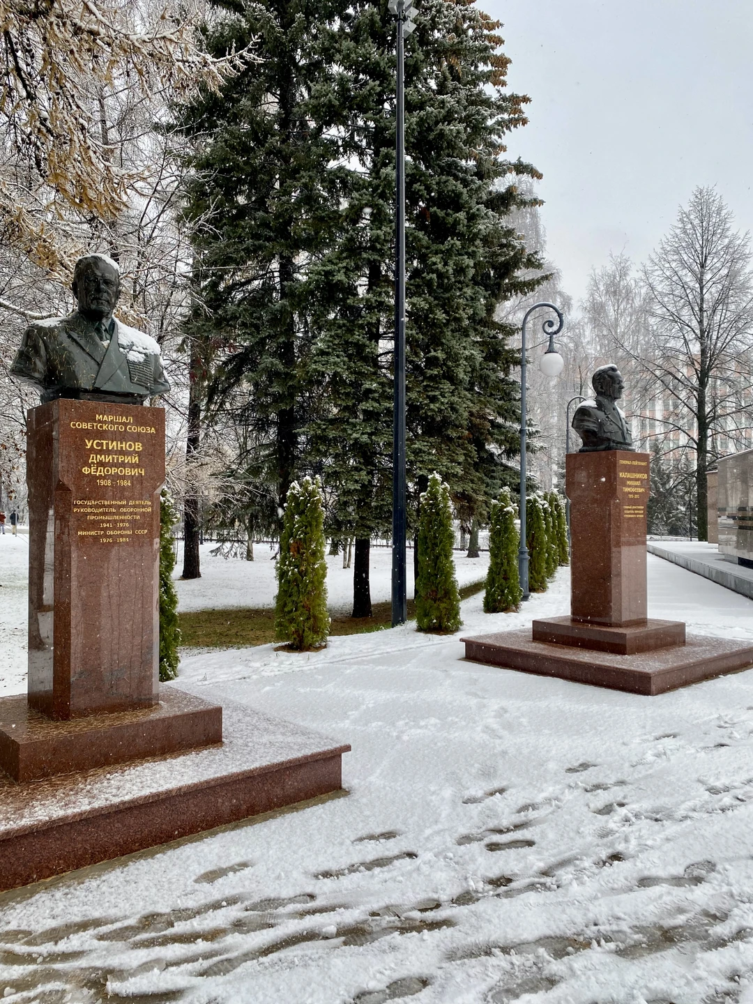 Нам понравился гид Сергей, нам понравился маршрут. Экскурсия прошла, как заявлено, в машине, но были выходы