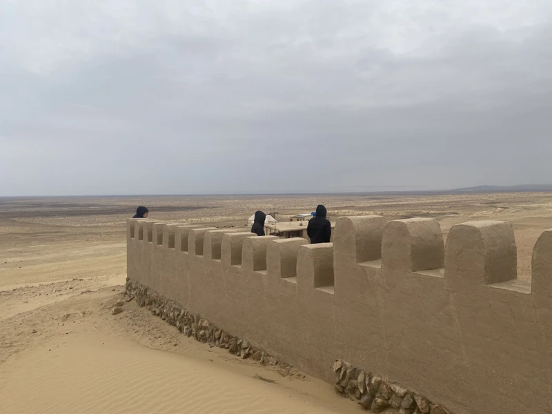 замечательный гид атмосфера очень комфортная много интересной исторической информации наверно лучшая экскурсия в узбекесиане всем рекомендую!