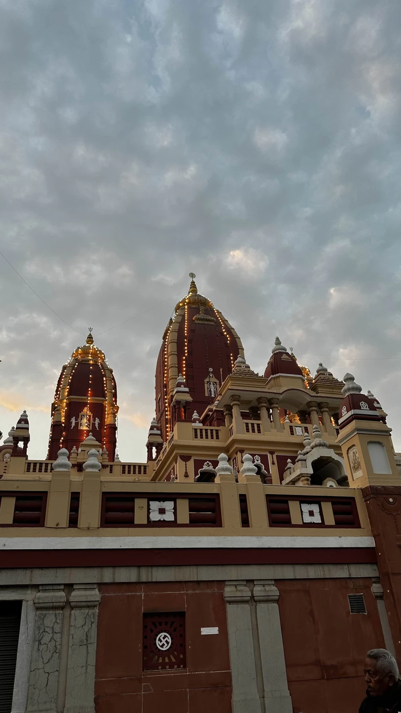 Мы посетили данную экскурсию с огромным удовольствием. Сначала Дели, как город, не очень понравился. Но гид