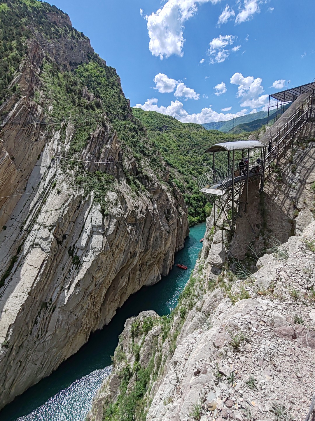 Потрясающая экскурсия, виды захватывающие дух, море эмоций,вкусная еда, прекрасные люди! Полный восторг!