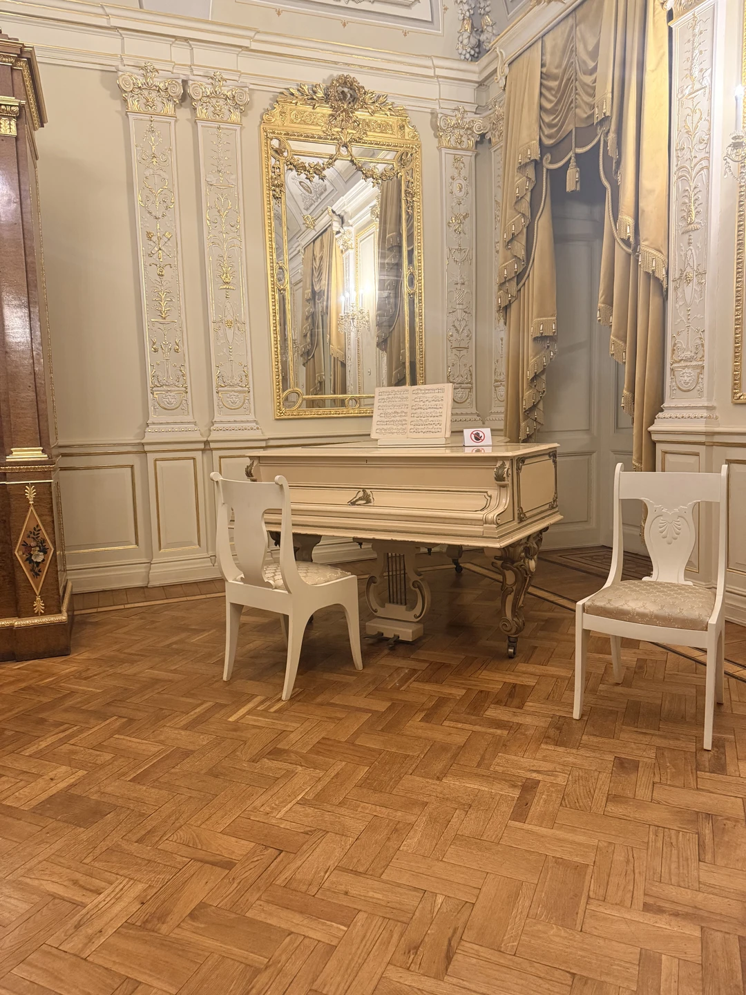 От всей души благодарю Валерия за невероятно интересную экскурсию! Мы с мамой были в восторге. Понятная