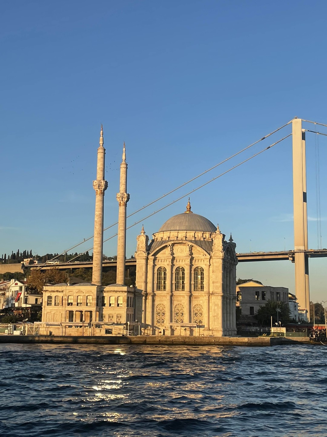 Групповая прогулка на яхте по Босфору днём или на закате (Елена)