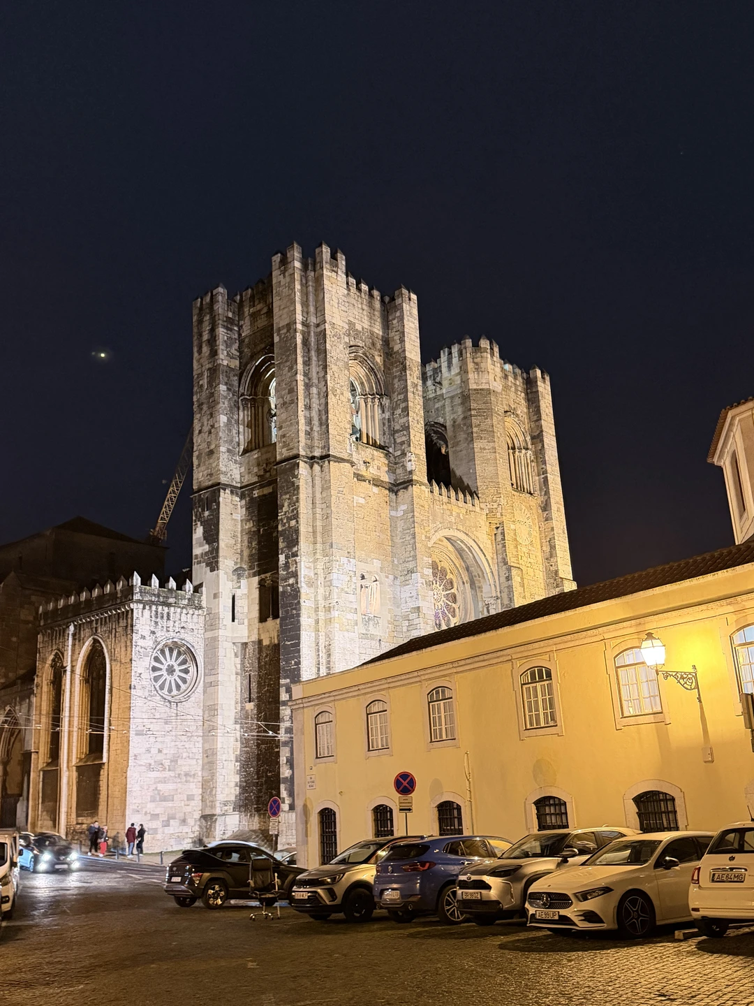 Спасибо Елене за душевную атмосферу, очень интересное путешествие по вечернему городу и новые знания о прекрасном Лиссабоне