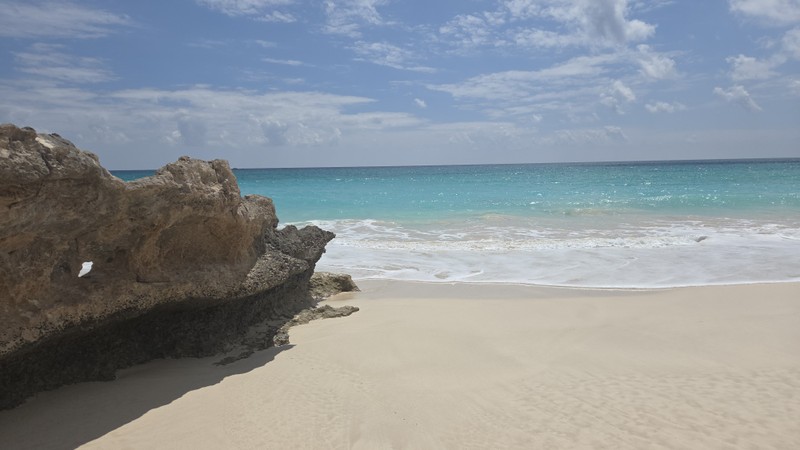 Экскурсия по западному побережью Салалы очень понравилась: насыщенный маршрут с пляжем Мугсайль, природными фонтанами, селением Шаат