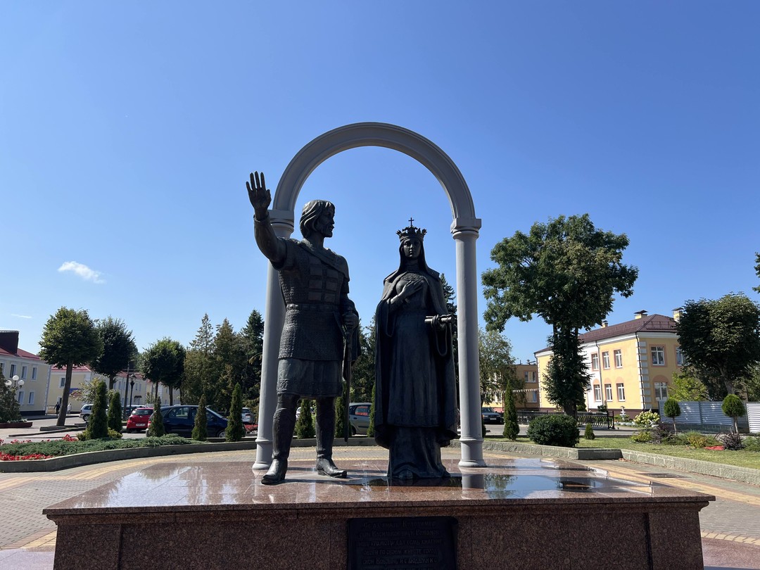 Здравствуйте, уважаемые путешественники! Путешествовали в конце июля-начале августа семьей по Беларуси почти 2 недели, были на