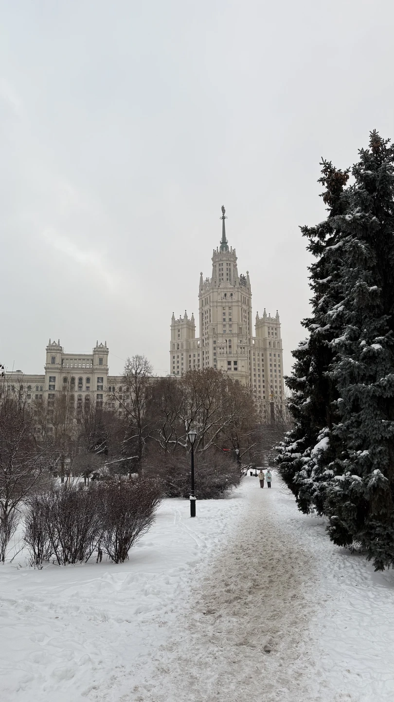 С детства смотрела на эти башни с тайной завистью и любопытством. Кто там живет? Как там внутри? Наконец-то получилось узнать!