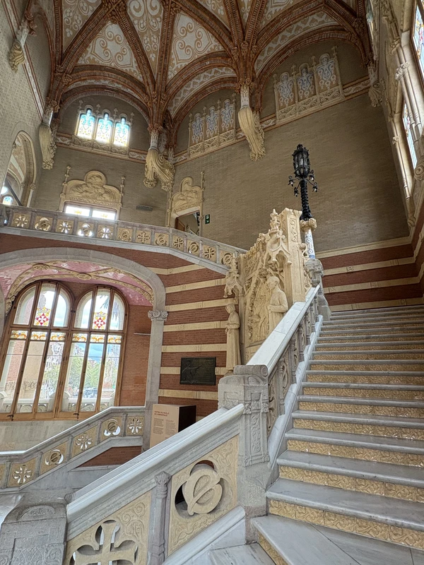 Госпиталь Сан-Пау в Барселоне: жемчужина каталонского модерна