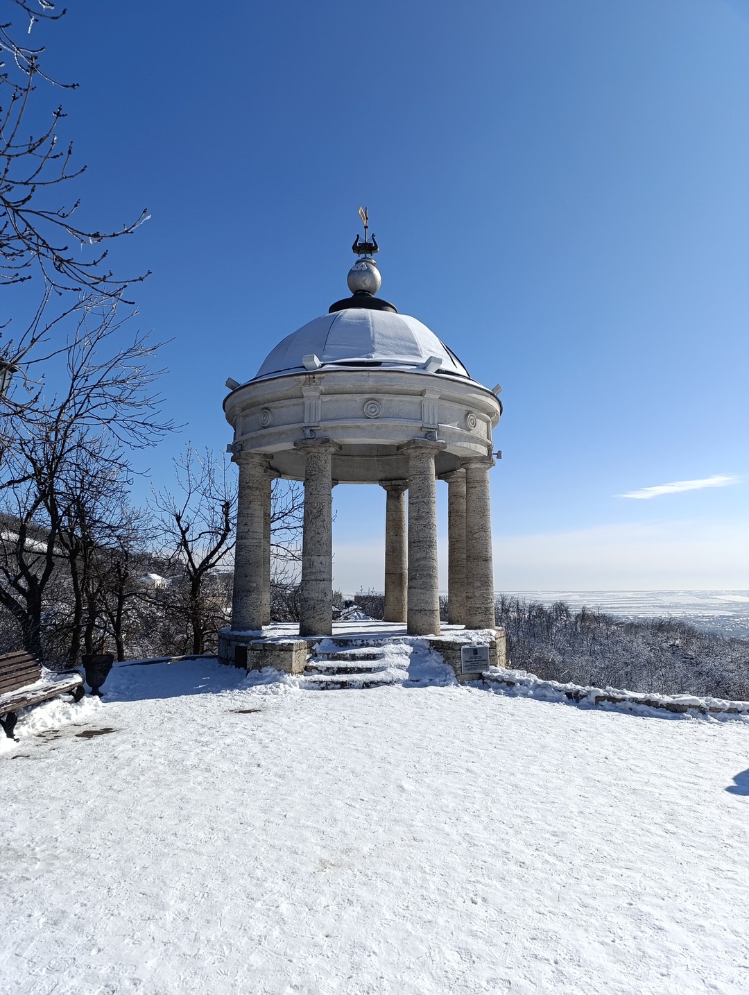 Татьяна - чудесный экскурсовод, прекрасно знающий свой родной город Пятигорск. К тому же имеет высшее образование