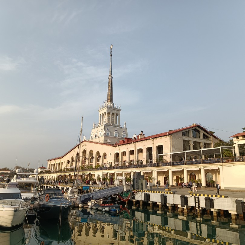 Неспешная прогулка с Владимиром показала Сочи не только городом - праздником, но и городом с великолепными