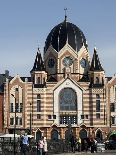 Виктория не просто очень эрудированный экскурсовод, она очень приятная в общении и красивая девушка. экскурсия проходит