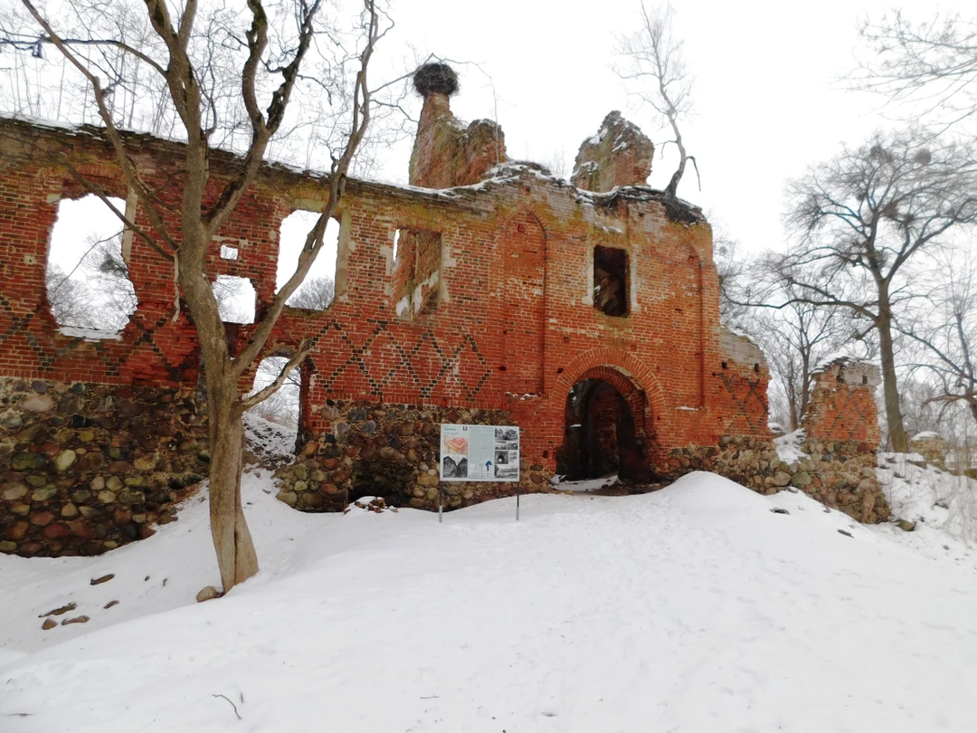 Сергей коммуникабелен и компетентен. Интересный рассказчик. Вся экскурсия прошла на одном дыхании. Рекомендую всем