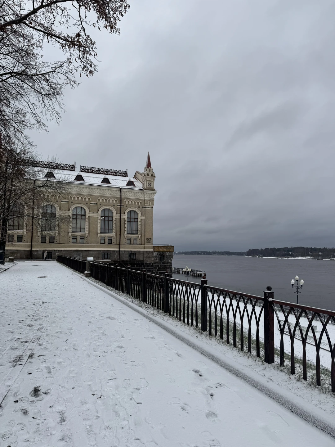Алексей — прекрасный гид! Приятный, колоритный и, что главное, блестяще знает свой предмет. Он не просто