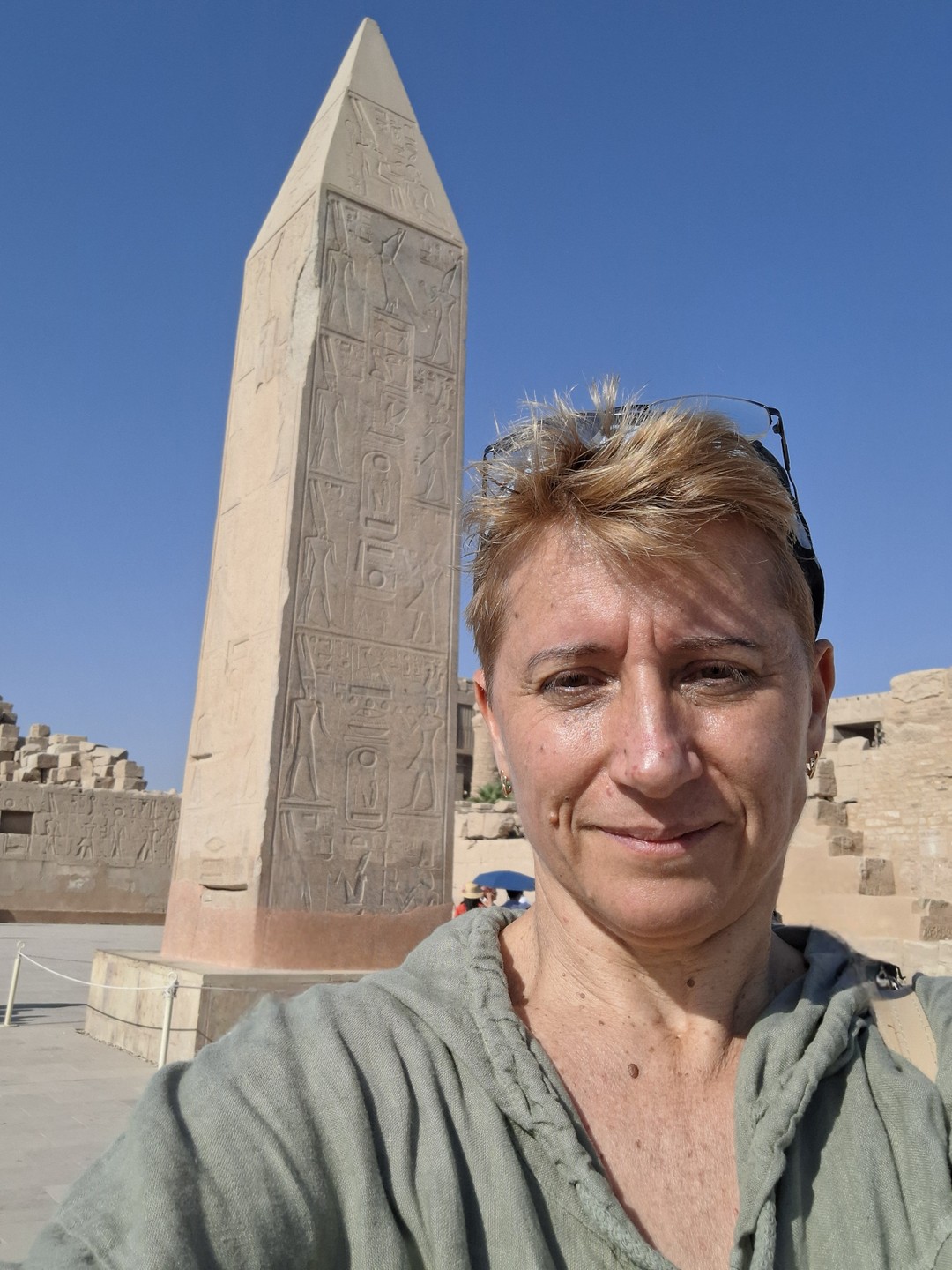 Экскурсия в Луксор с гидом Абдалой и водителем Айзеком оказалась фантастической. Машина приехала вовремя. За разговором