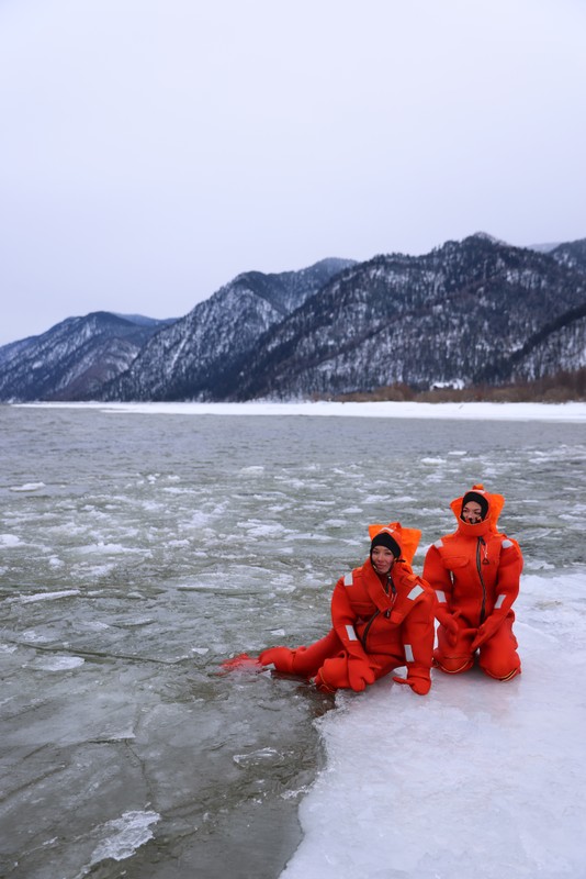 Из Горно-Алтайска - на айс-флоатинг в Телецком озере