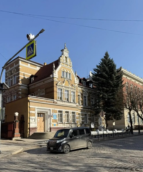 Сергей -харизматичный, энергичный гид с широким кругозором, с которым можно пообщаться на любые темы. Манера подачи