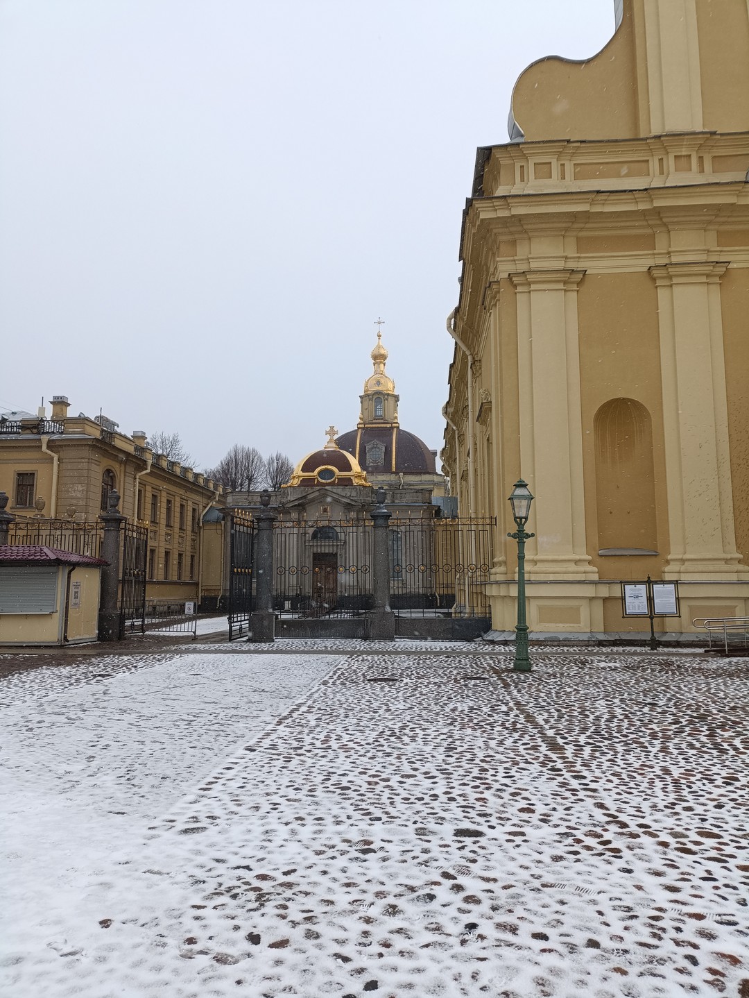 Так получилось,что в составе группы была я одна. Но мне провели полноценную экскурсию, Алексей использует радиогид