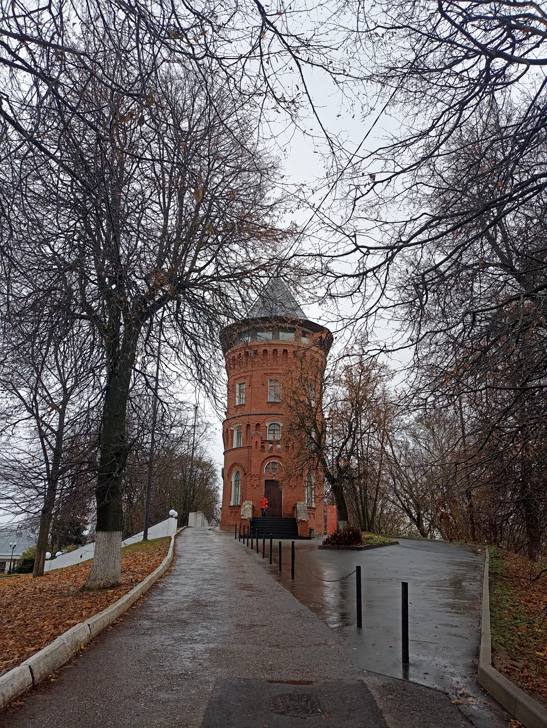 Были в составе сборной группы 28.10.2025. Руфина провела интересную экскурсию, материал был подан структурированно, понятно и