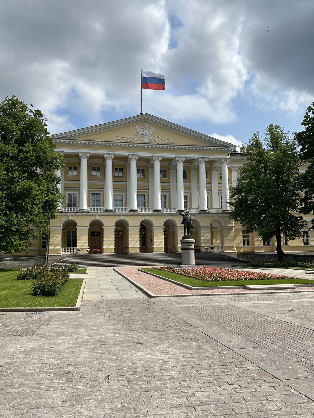Смольный за 300 лет: от Смольного двора до убийства Кирова (Вера)
