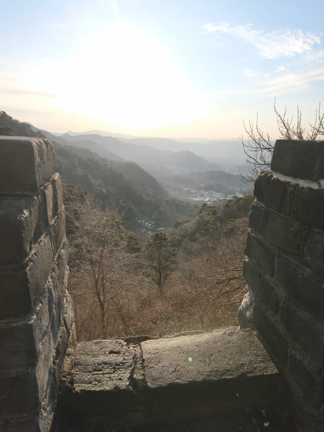 Сегодня состоялась у нас замечательная экскурсия к Великой Стене. К нам приехал (прямо к отелю) гид