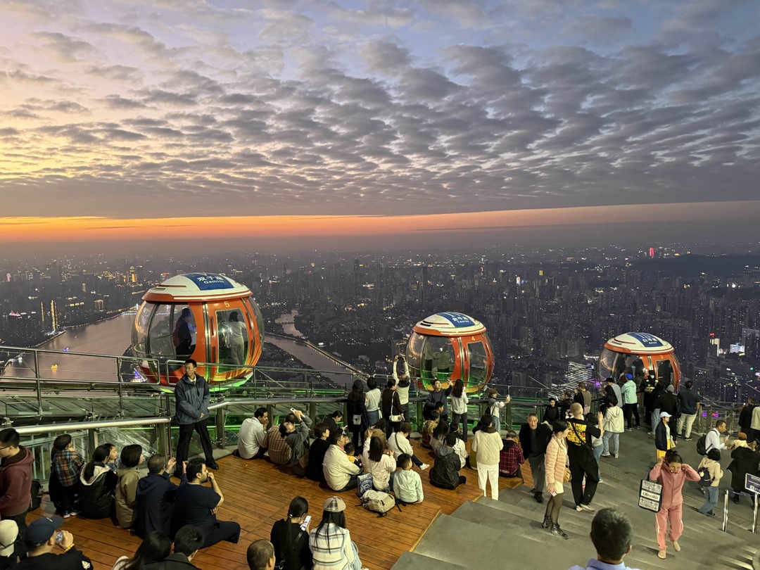 Это был отличный экспириенс! Идеальный выбор локаций, перемещение, и главное сам рассказ! Вячеслав знает как все