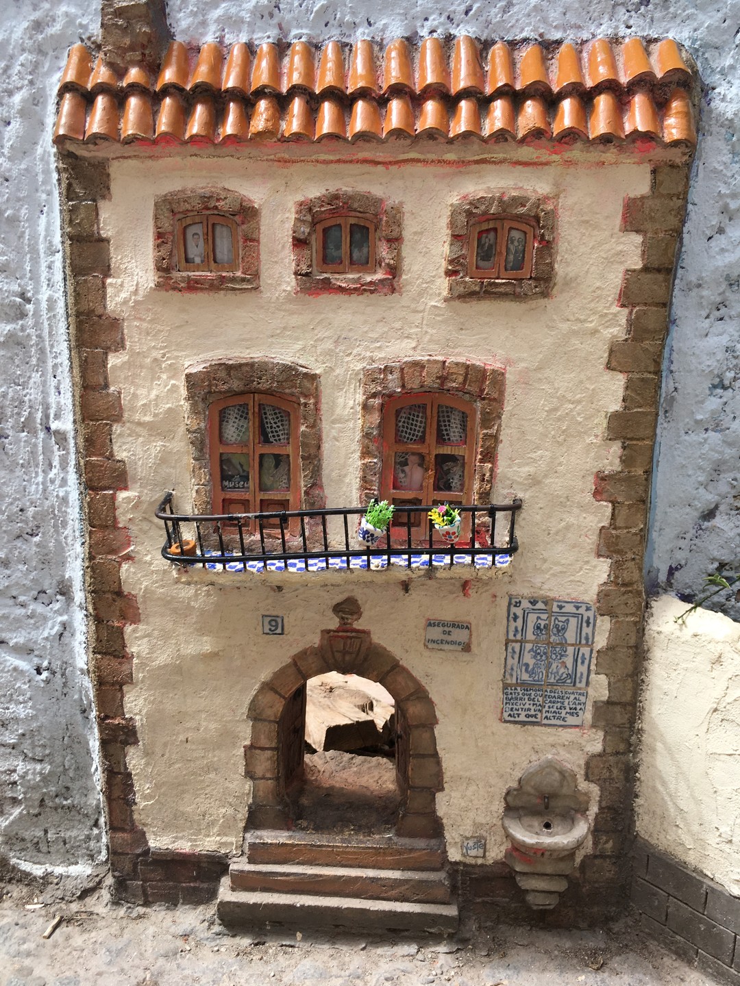 Великолепная экскурсия! Мы с Валентиной прошли по узким улочкам района Эль-Кармен, погружаясь в его историю и