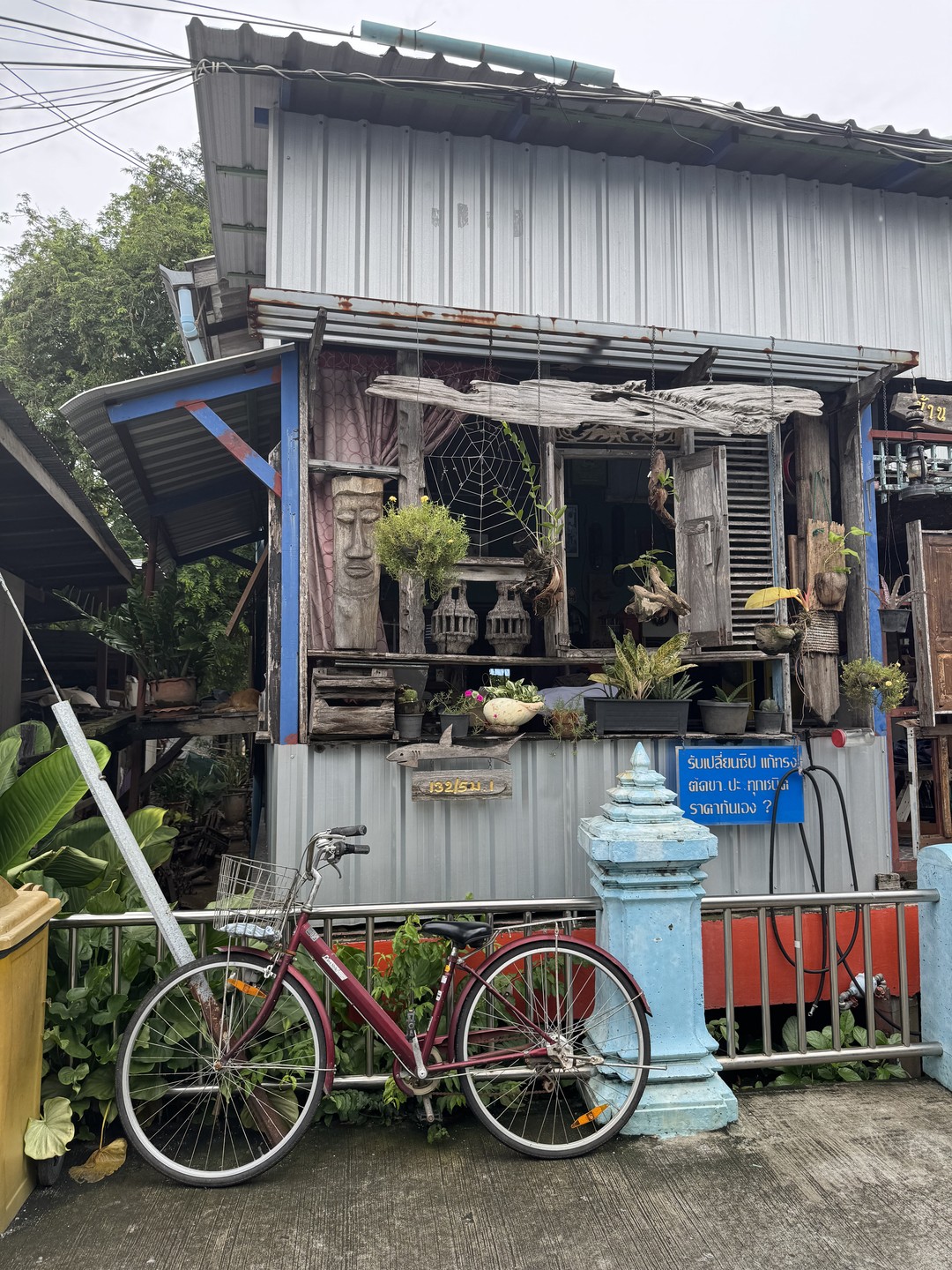 отличная экскурсия для тех, кто устал от пляжей и золотых храмов. тихий остров недалеко от бангкока