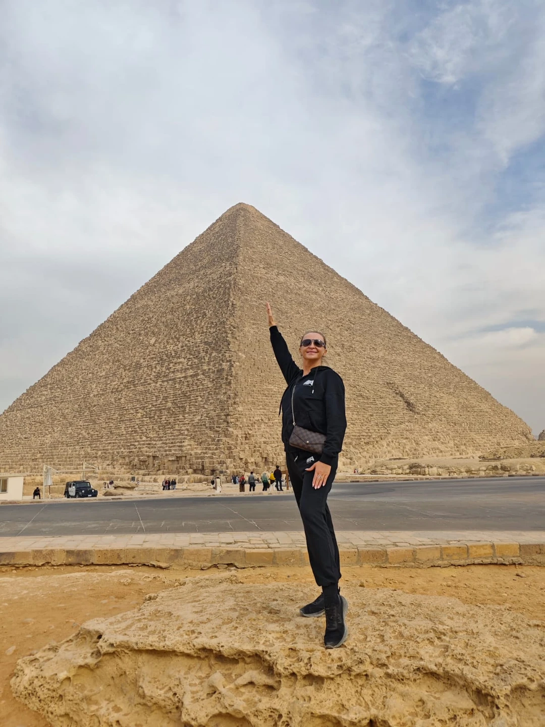 Это одна из лучших экскурсий в моей жизни. Самуил великолепно обрадован, очень корректный, интеллигентный. Знает очень