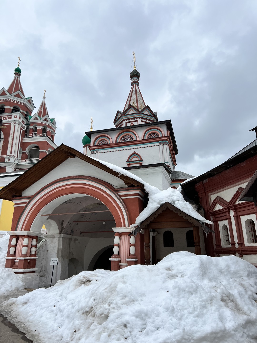 Посетили экскурсию в Звенигород с мужем и родителями. Александр просто влюбил нас в этот чудесный подмосковный