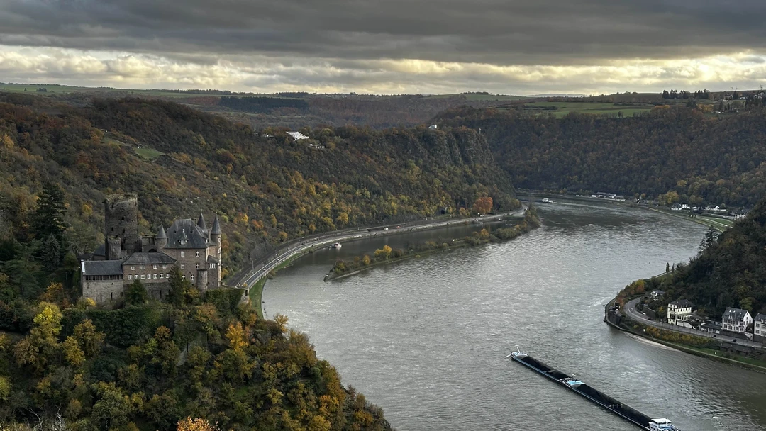 Благодаря Татьяне увидели Германию с другой стороны. Невероятная красота и интересные легенды. Со всем этим нас