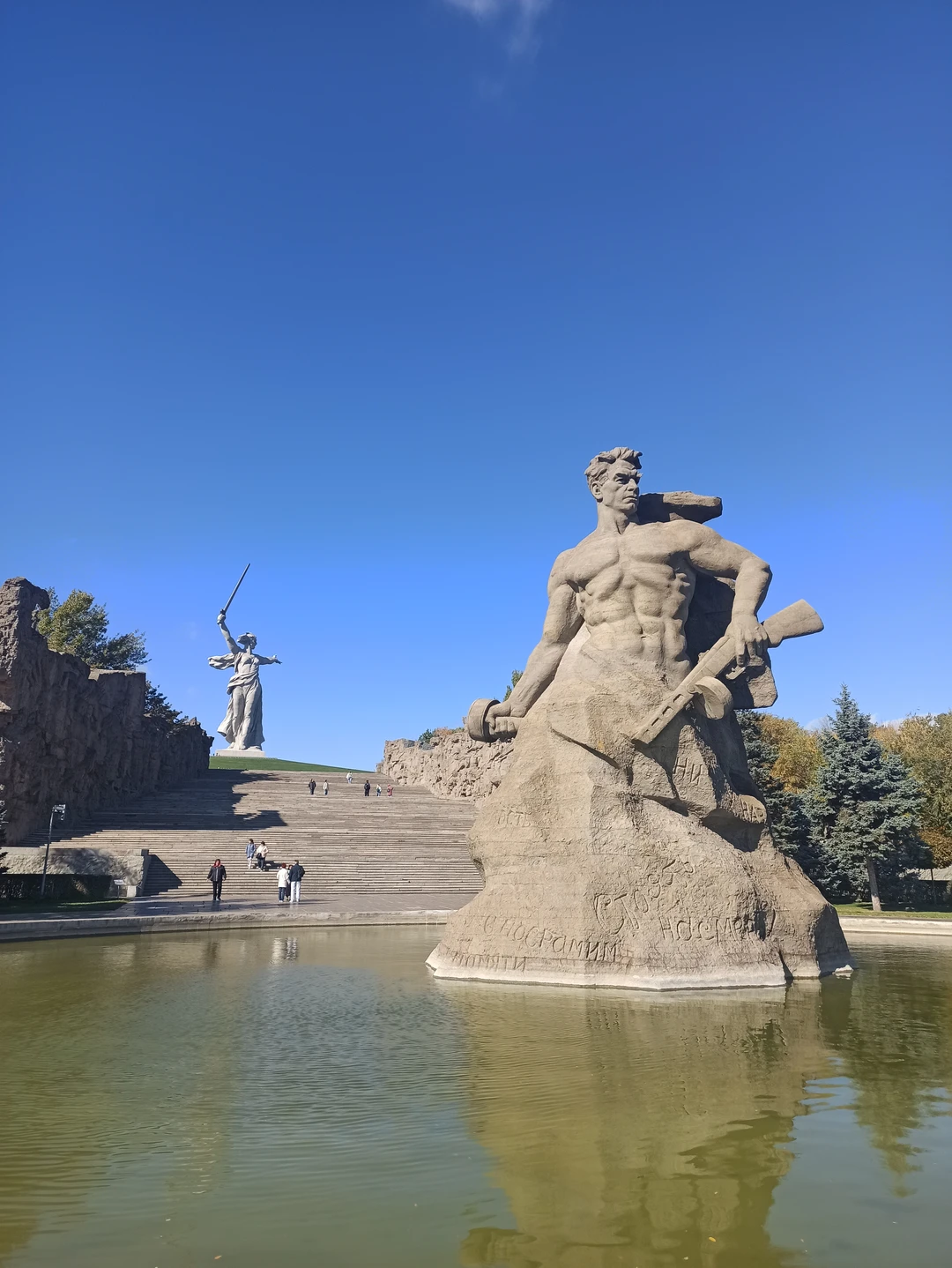 Мы точно влюбились в город город-герой Волгоград! Спасибо нашему гиду. Интересно, содержательно и информативно. Хорошо построен