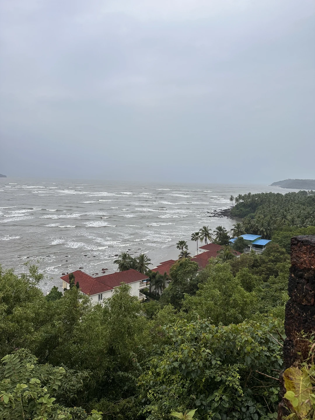 Посетили экскурсию с гидом Алексеем, остались довольны содержанием экскурсии и видами. Целый день был дождь, но