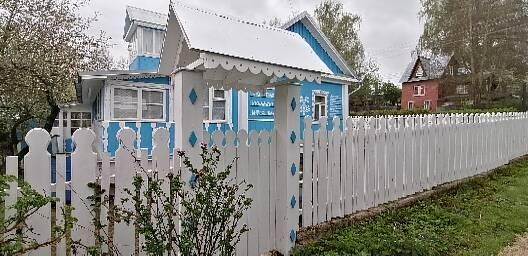 Юлия показала все значимые места Тарусы. Услышали очень интересный рассказ о персонах, которые когда-либо жили в