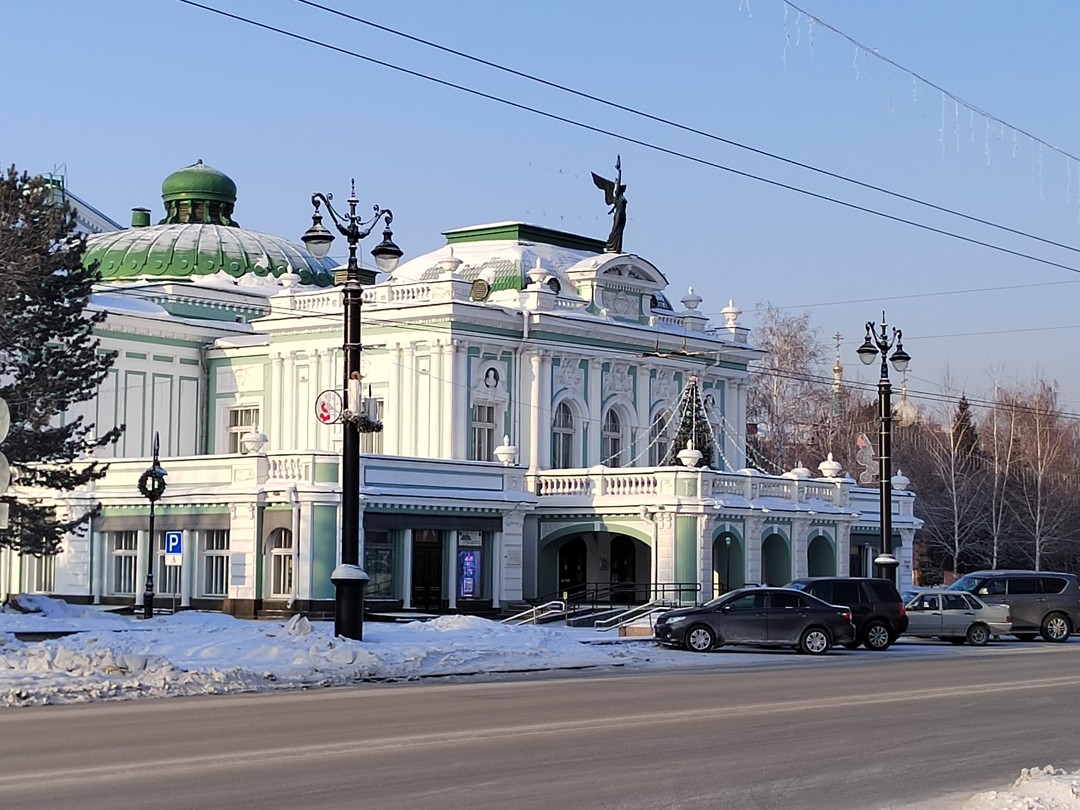 Хорошая экскурсия. Хороший маршрут. Хороший разказчик. Минус только один, было ооочень холодно))))