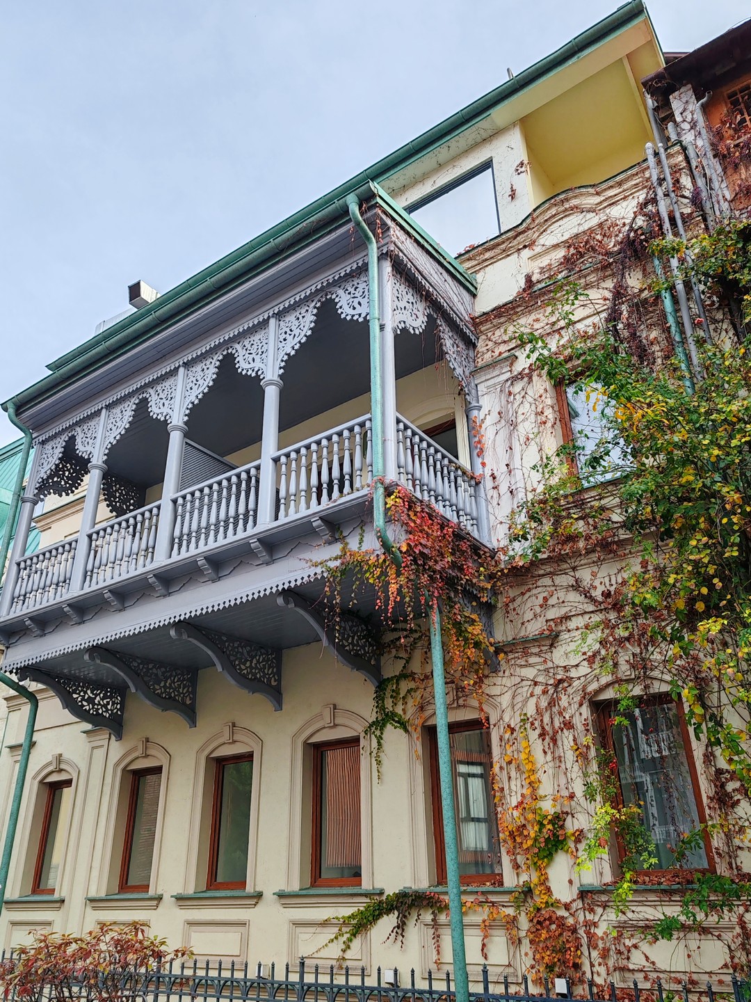 Очень понравилась экскурсия с Андро. Приятный, эрудированный, с хорошей чистой речью молодой человек. Пришёл на встречу