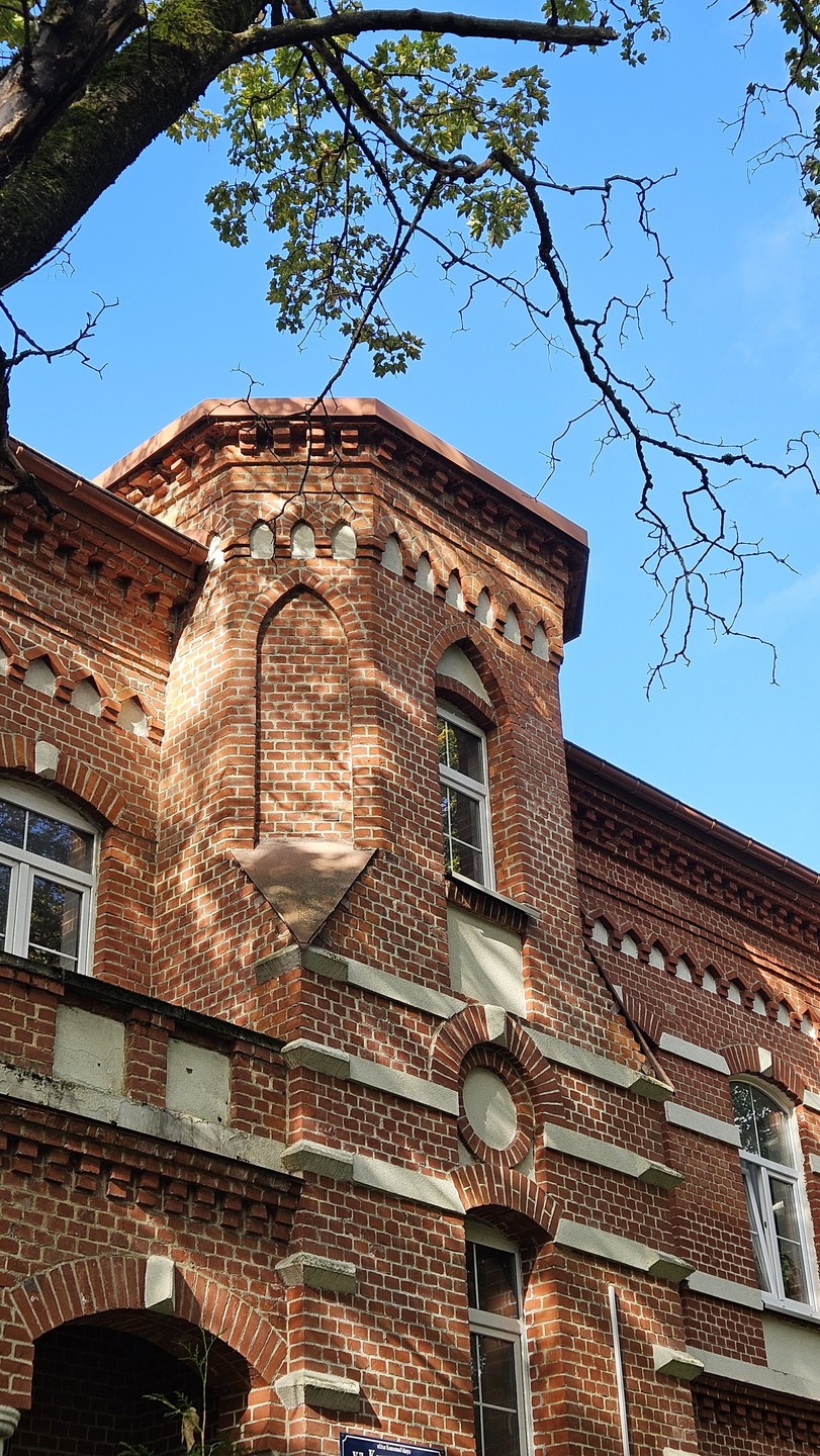 Нам очень понравилась прогулка со Светланой. Рассказ был интересным, подробным, при этом не занудным. За три