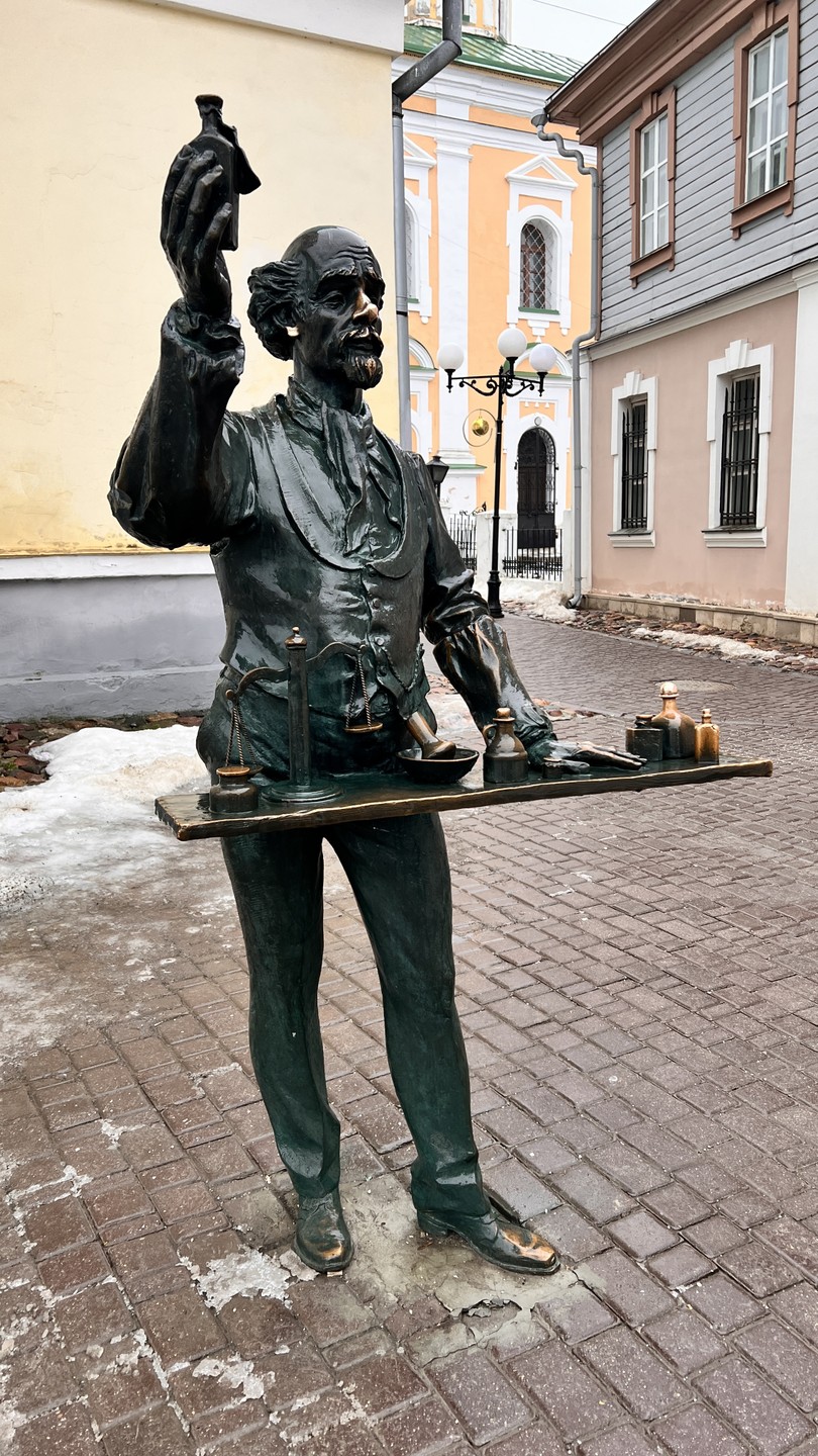 Были семьей на экскурсии с Владимиром. Время прошло на одном дыхании, плохая погода не была помехой.