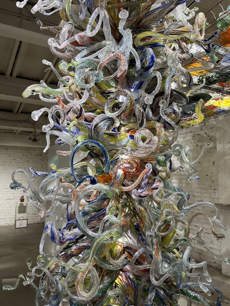 Огромное спасибо нашему экскурсоводу Василию! Невероятно интересная, живая, яркая экскурсия! Сама стеклодувная студия - это просто