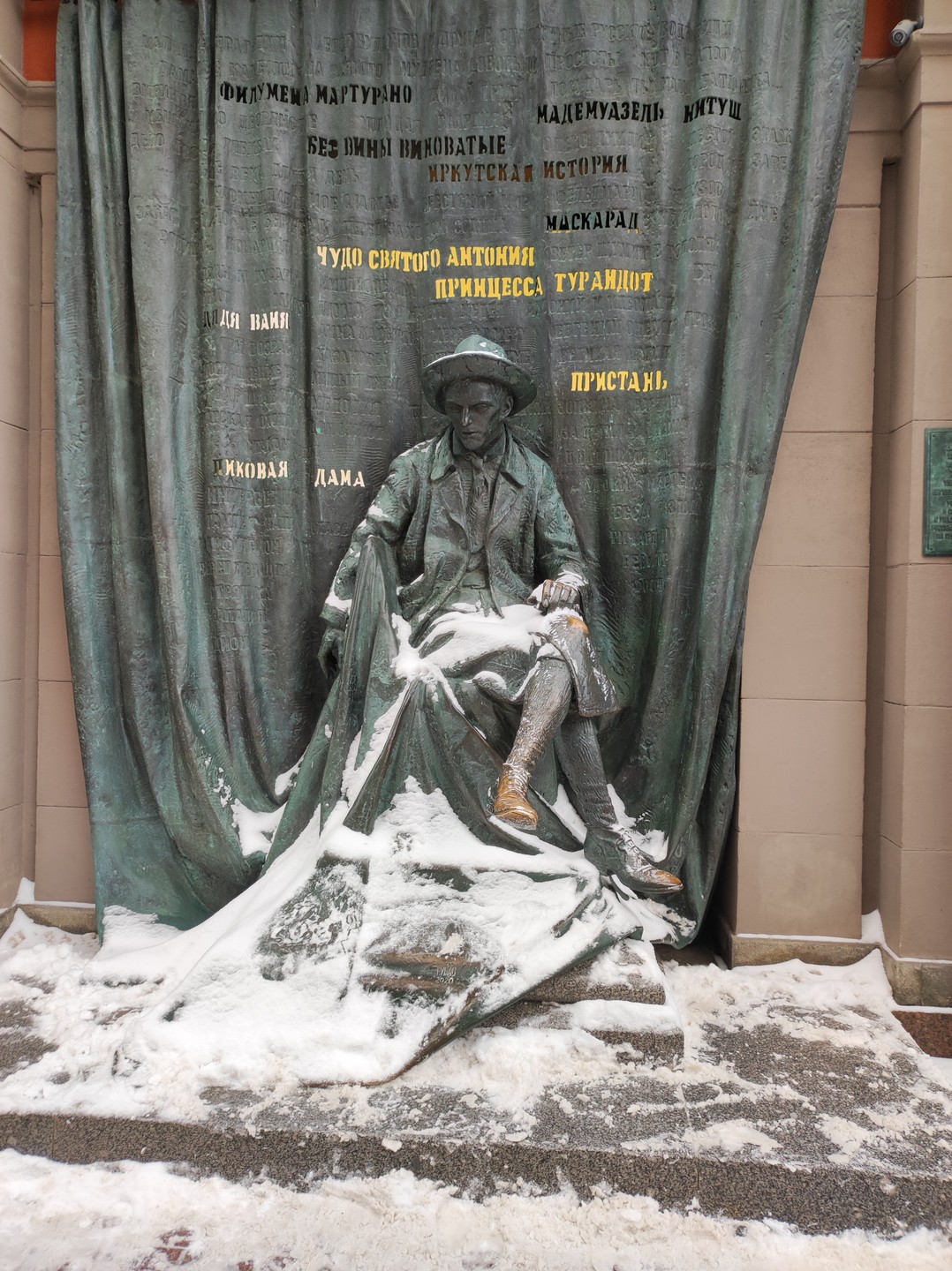 Старый Арбат: прогулка по московскому Монмартру (Яшина)