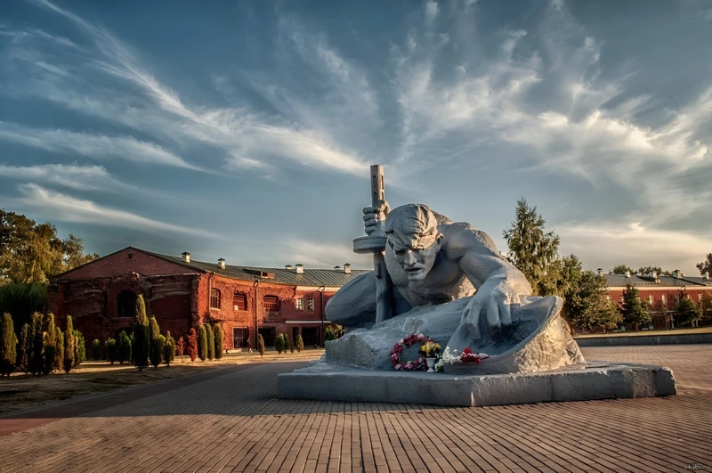 Знаковые места Беларуси только для вас: главные замки, Брестская крепость и Беловежская пуща
