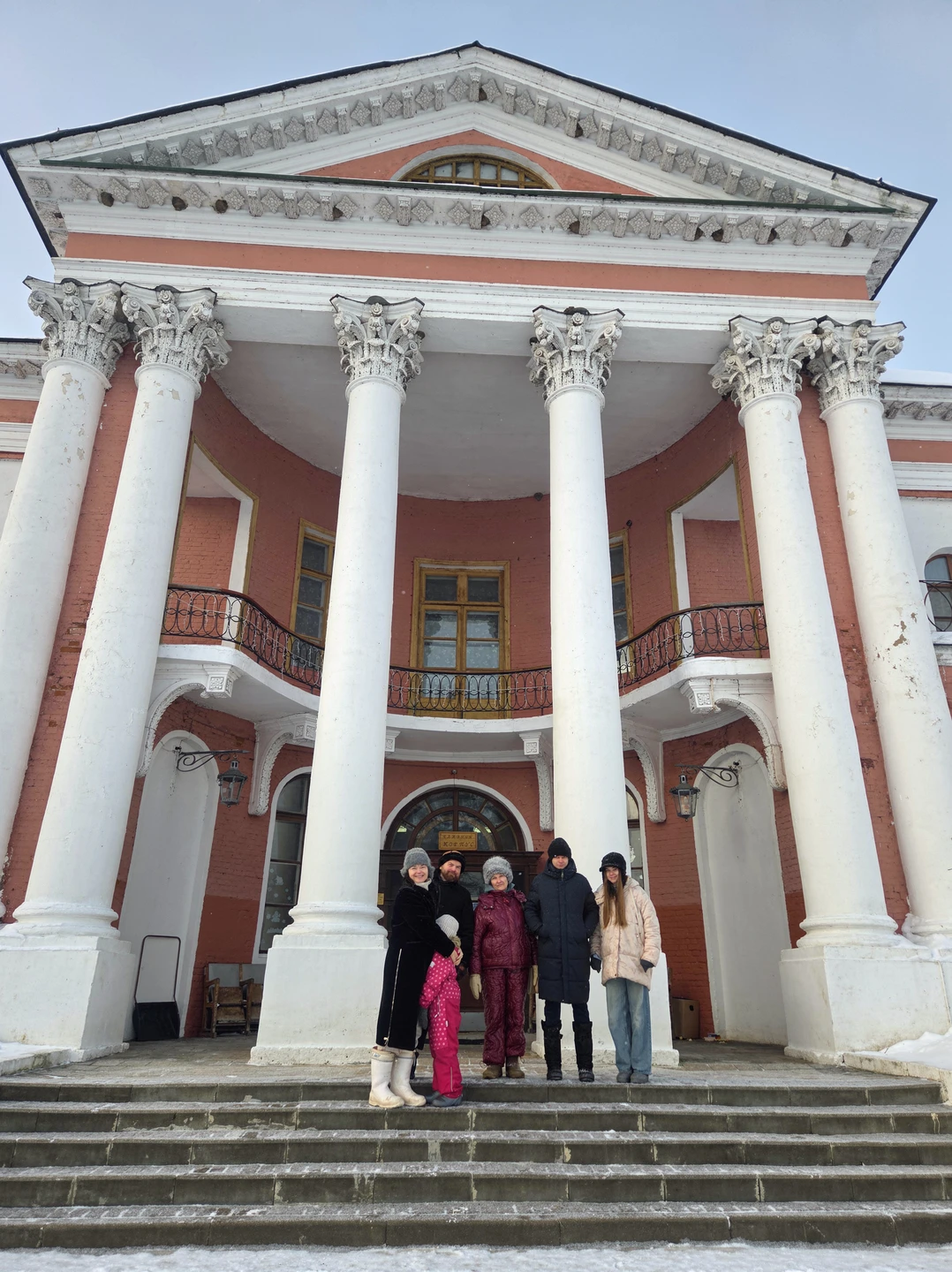 Были в Яропольце с Натальей 17 января и остались очень довольны экскурсией, профессионализм нашего экскурсовода, ее