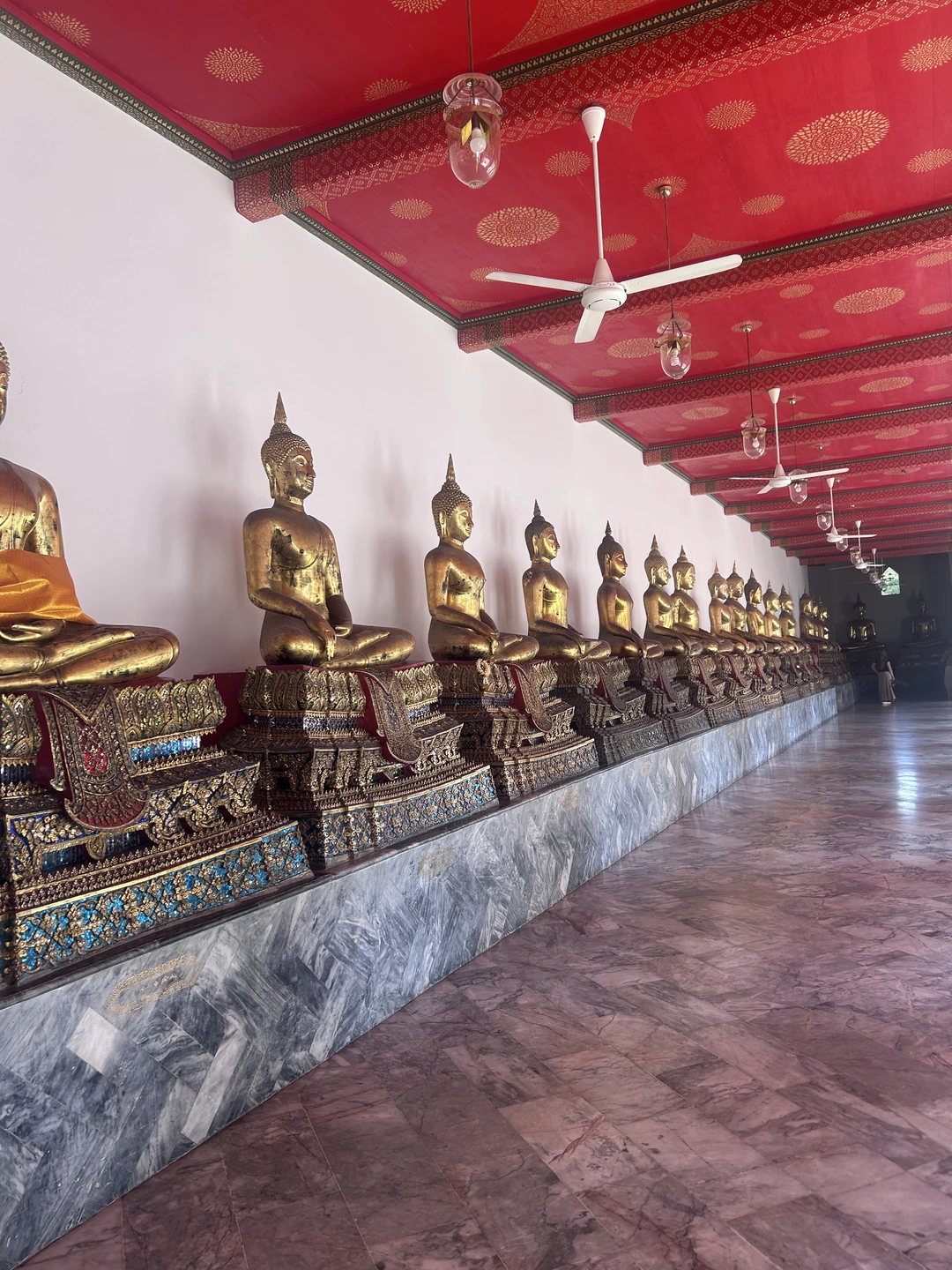 Спасибо большое Раттанапхону за очень интересную экскурсию по храмам и Королевскому дворцу Бангкока!