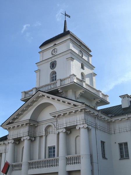 Побывали вместе с подругой на экскурсии. Экскурсовод Сергей прикольный (лучше прилагательное не подобрать). Сразу видно человек