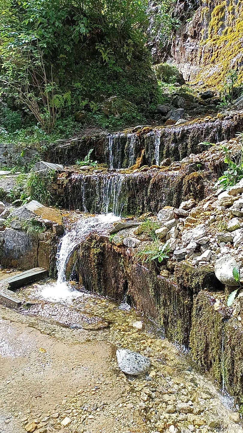 Нам очень понравилась поездка, водитель Александр, он же гид, провел нас великолепным, безопасным маршрутом. У нас