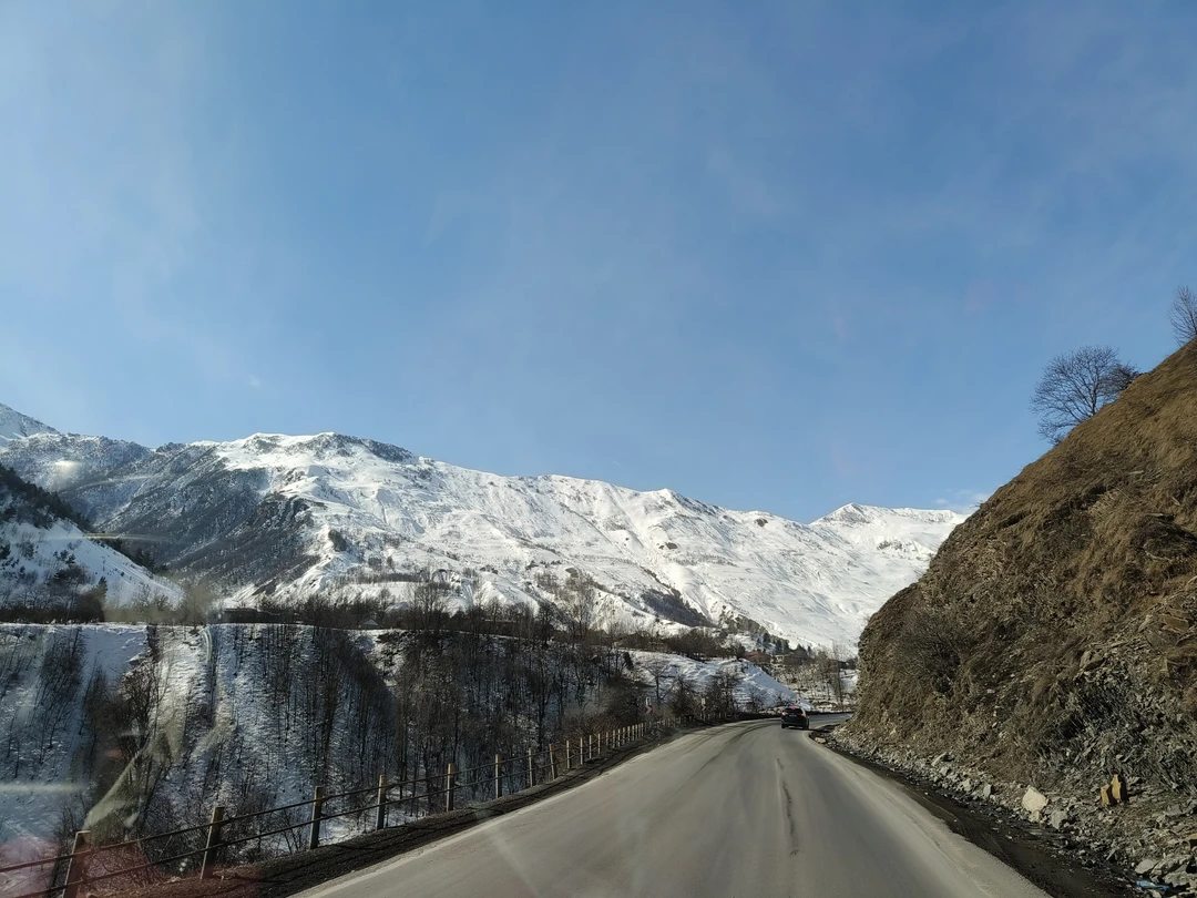 Экскурсия отличная, очень понравился гид Тимур, его юмор и организаторские навыки. С погодой повезло, всю дорогу