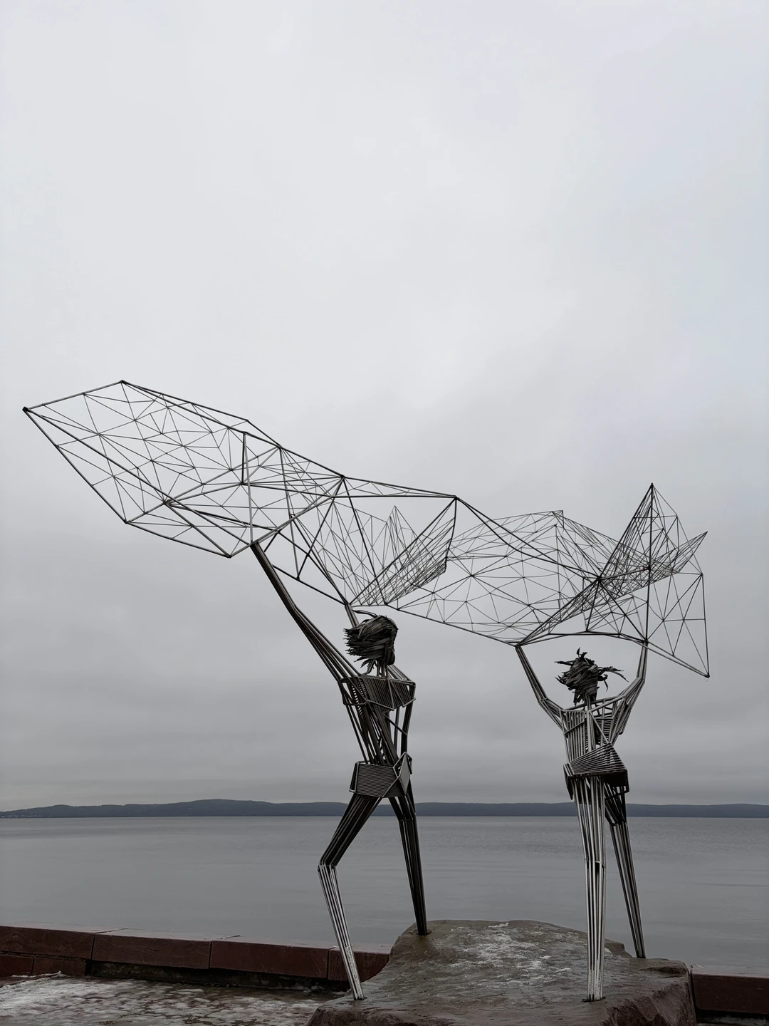 Петрозаводск - один из промышленных центров северо-западного региона России и столица Республики Карелия. Много интересных достопримечательностей