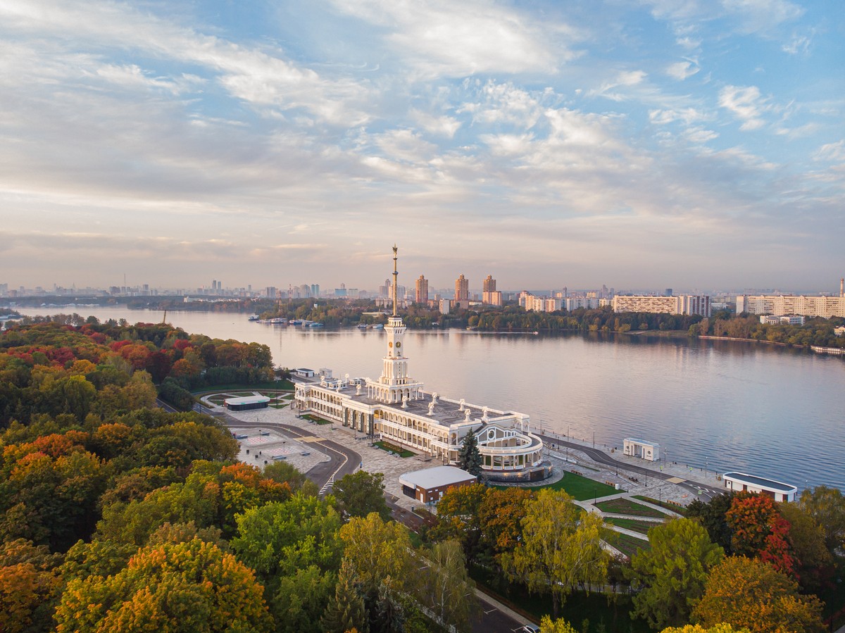 Фото 2 - Экскурсия: "Прогулка на колесном теплоходе по Химкинскому водохранилищу"